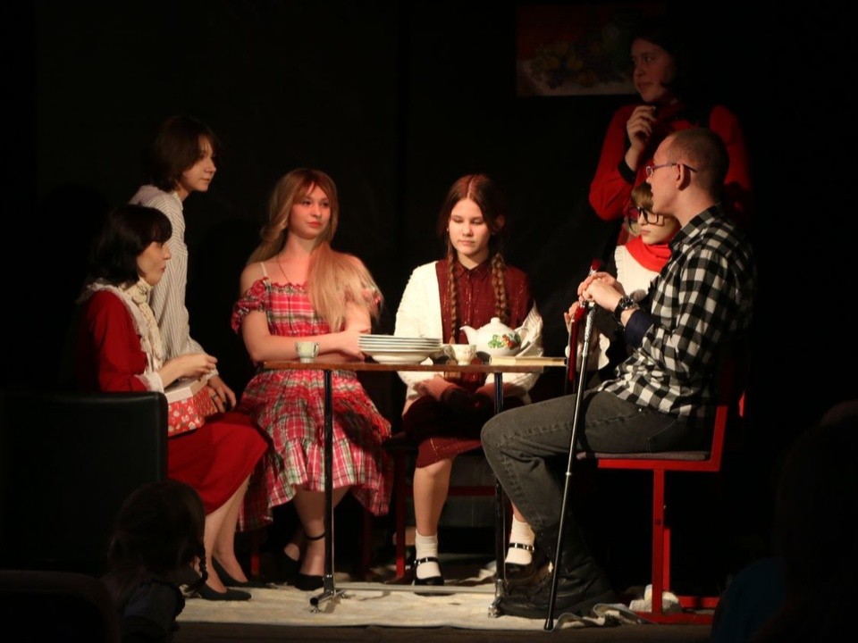 «Маленьких женщин» поставили на экспериментальной сцене в Бронницах