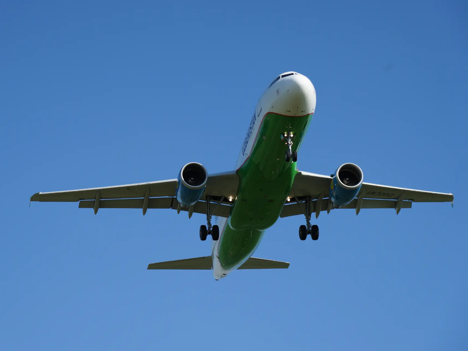 В багаж — нельзя, заряжать — нельзя: как изменились правила провоза пауэрбанков в самолетах