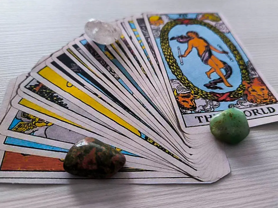 Гороскоп на пятницу, 3 января 2026 года: Девам нужно довериться интуиции, а Овны откроют двери к новым возможностям