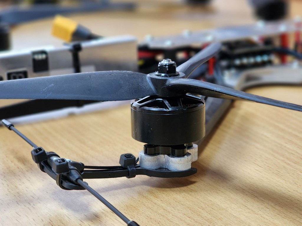 Жители Воскресенска могут сообщить о дроне в один клик через приложение «112 МО»