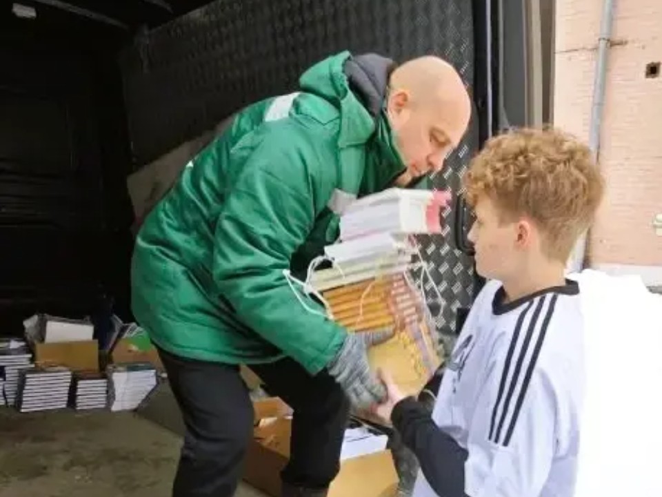 Бумажный «БумБатл»: студенты Ногинского колледжа в Балашихе собрали около тонны макулатуры