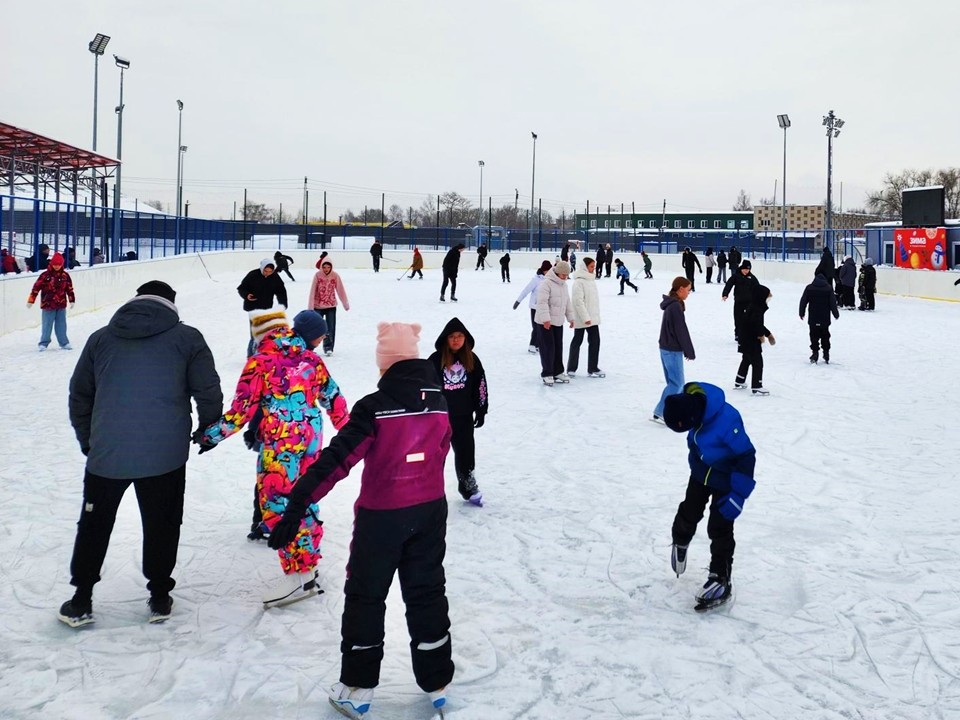 На стадионе «Гидросталь» в Чехове можно бесплатно покататься на коньках