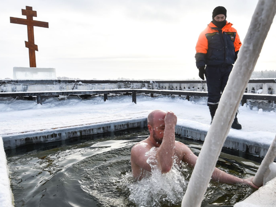 Две купели и горячий чай: во Фрязине подготовили площадки для крещенских купаний