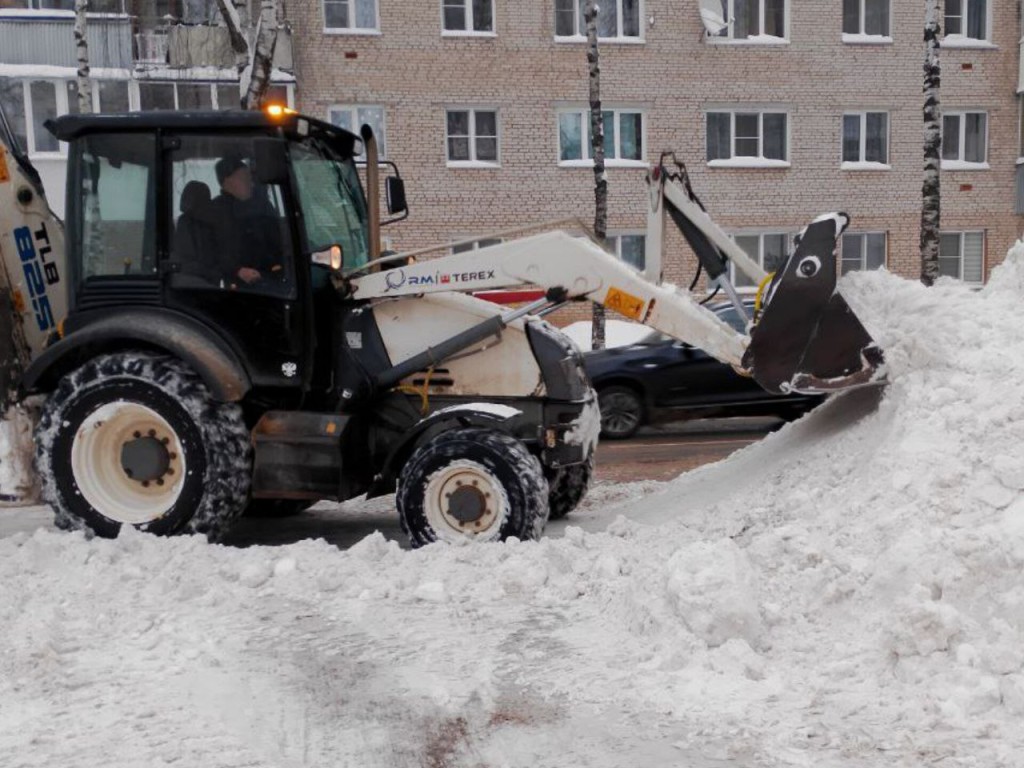 Парковка без сугробов и льда? Уберите авто от дома 16 января – и коммунальщики Талдома сделают чудо!