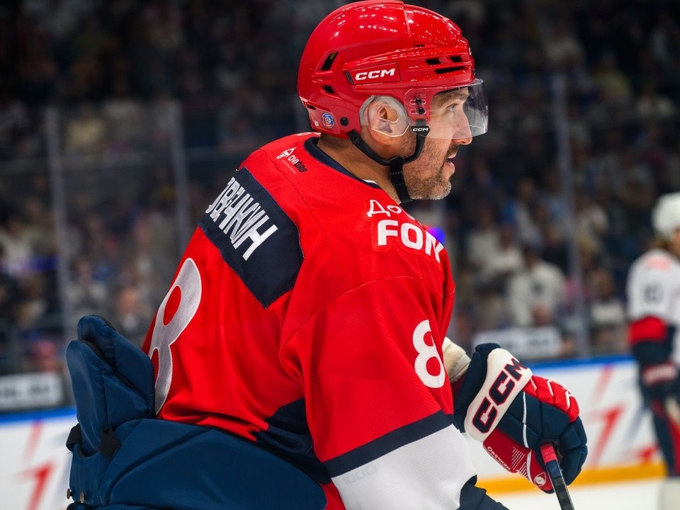 Овечкин ввязался в перепалку в матче НХЛ из-за грубой игры соперника