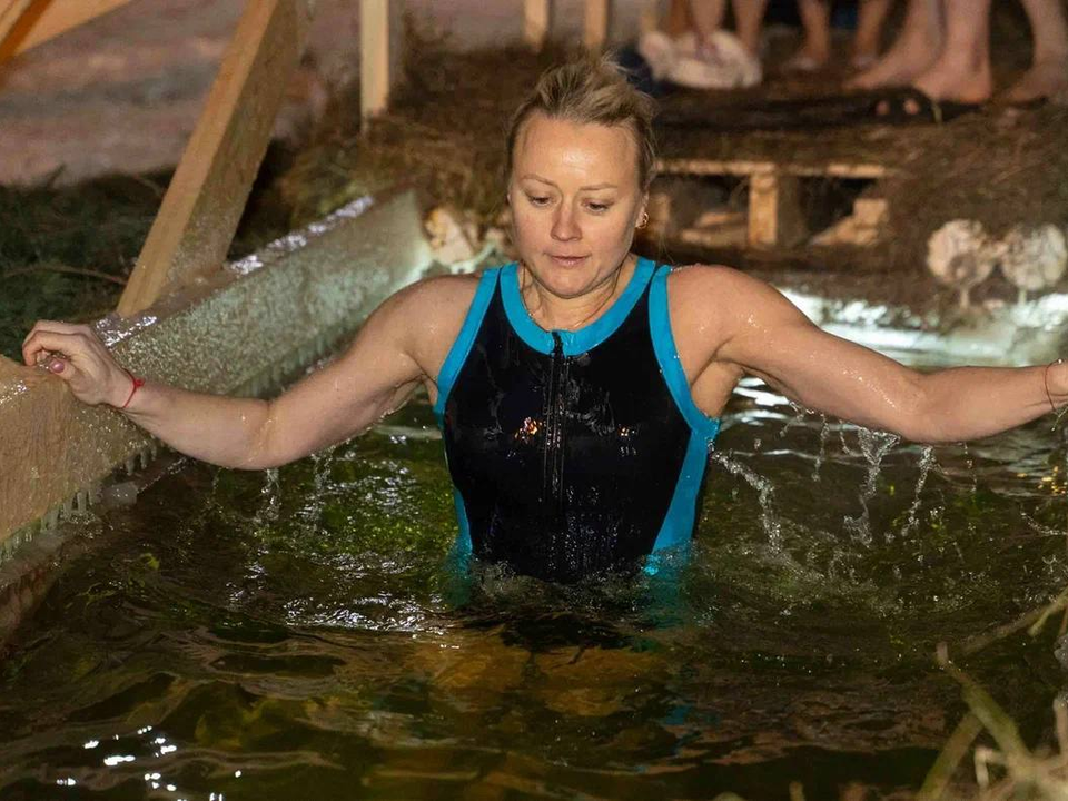 На Крещение в купели на Быковке окунулись 360 жуковчан