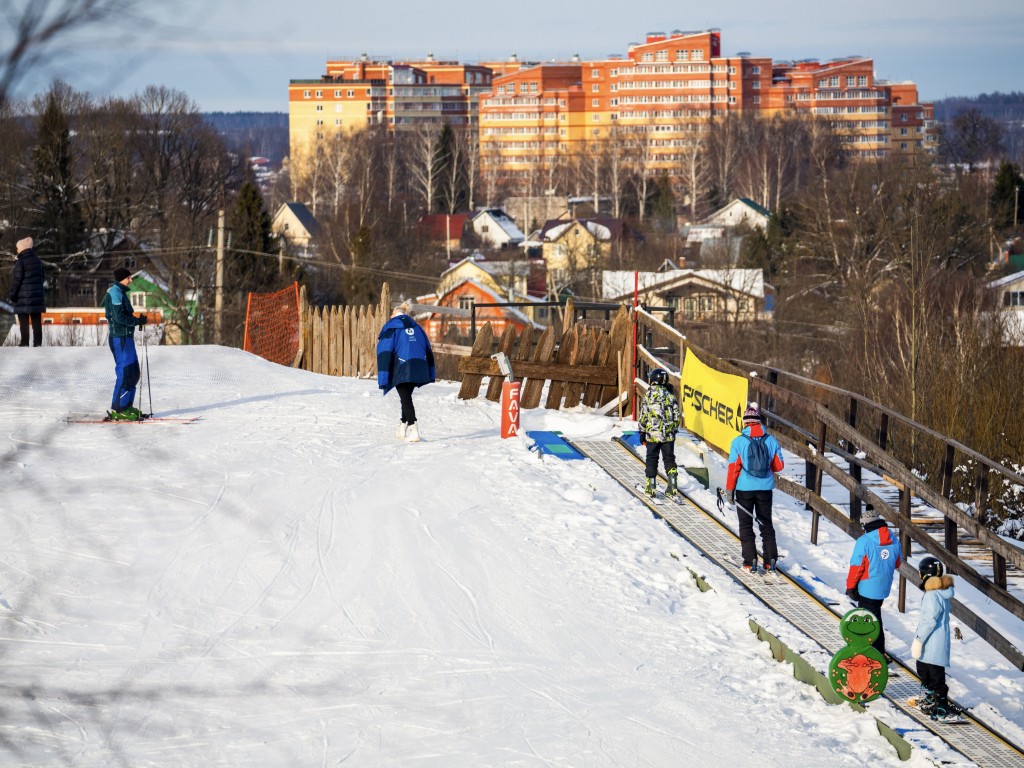 Ватрушки под контролем: почему горка во дворе может быть опасна