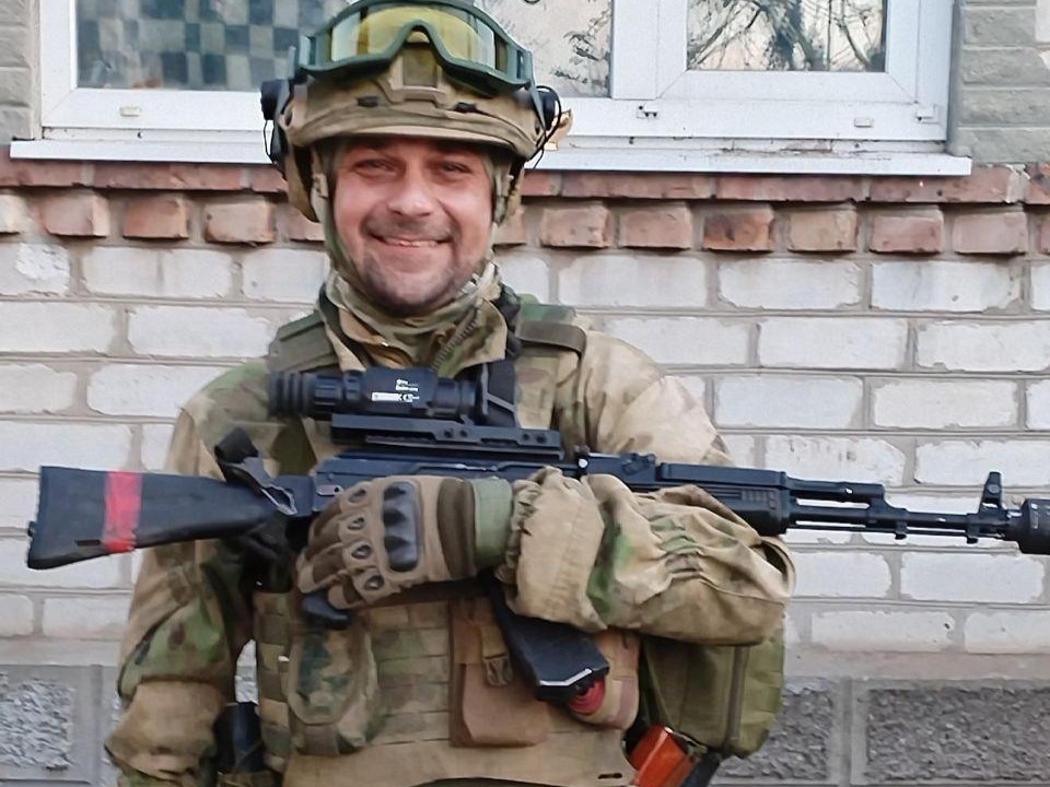 Уроки мужества по-настоящему: чему ветеран СВО учит школьников в Раменском