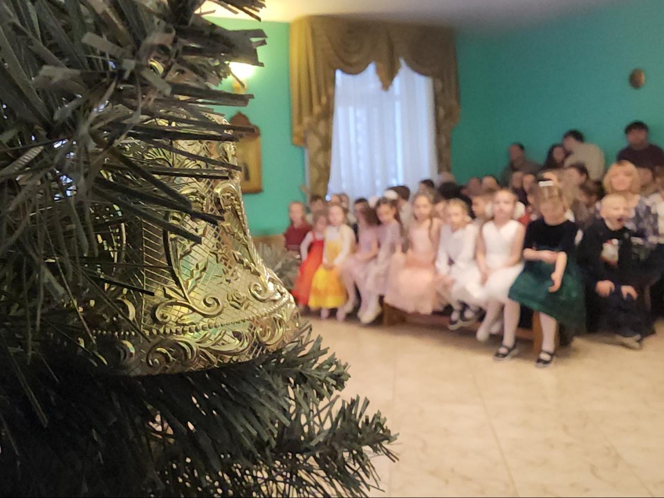 В Серафимовском храме показали рождественскую сказку