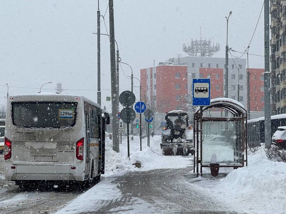 Власти просят горожан отказаться от поездок на личных машинах в пользу общественного транспорта
