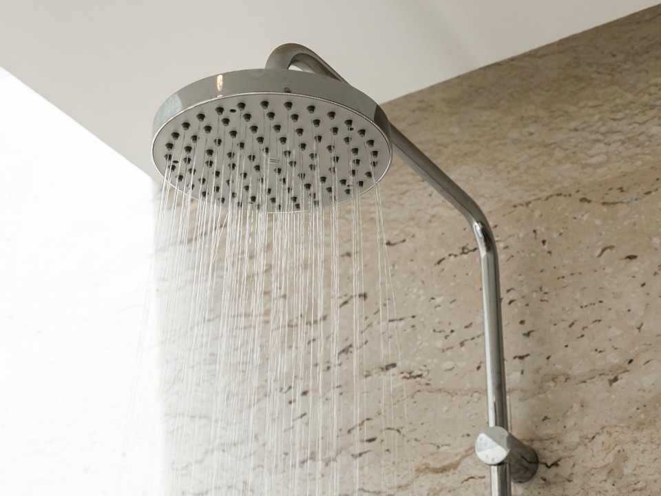 Некоторые любят погорячее: чем опасен душ зимой и как мыться, чтобы не убить иммунитет