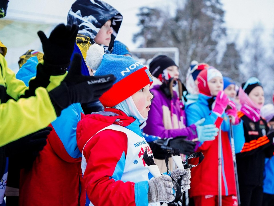 Для будущих чемпионов и всех желающих: новогодний спортивный праздник собрал около сотни лыжников в Шатуре