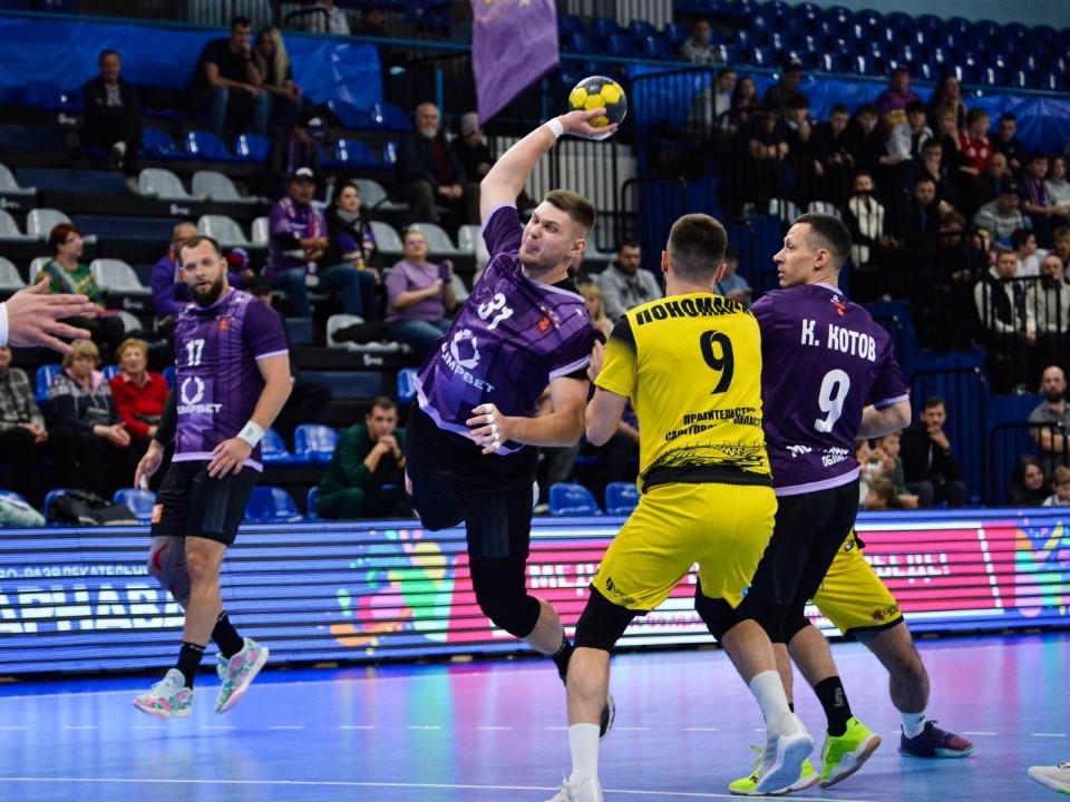 «Чеховские медведи» продлили контракт с Виктором Фурцевым