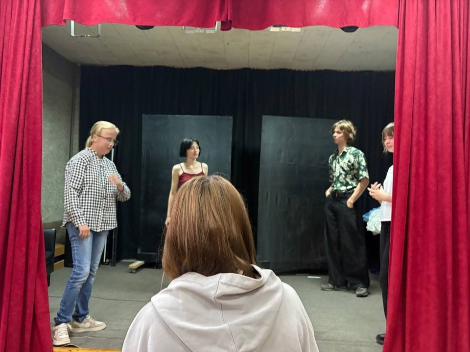 Театральная студия «Маяк» представляет премьеру рождественского спектакля