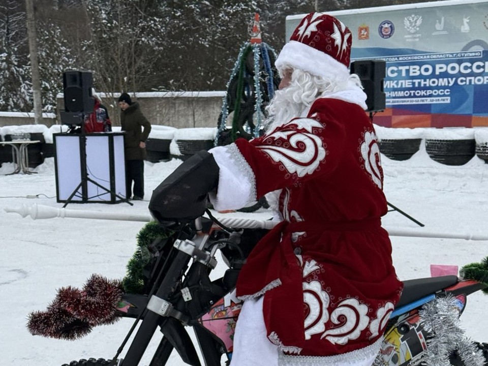 Маша, Витя и рычание моторов: как в Ступине поставили самую неожиданную новогоднюю сказку на питбайках