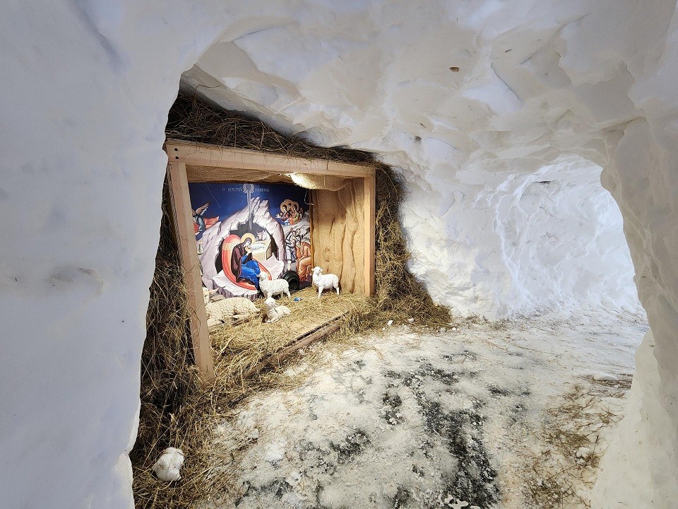 Снежный вертеп и живые агнцы: в монастыре под Чеховом воссоздали сцену Рождества