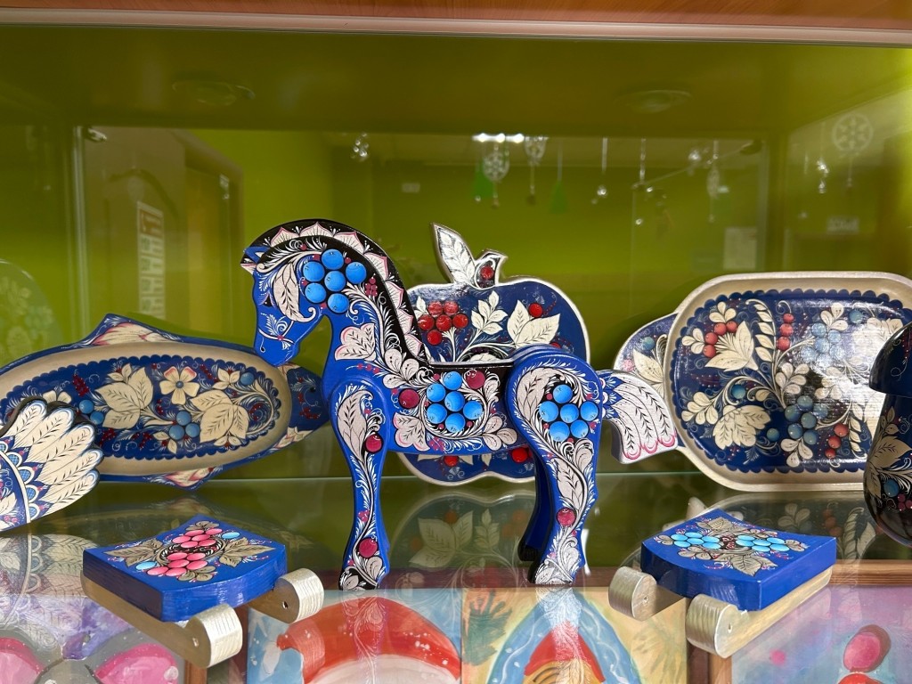 Северная хохлома: в Солнечногорске показали «синюю» версию народной росписи