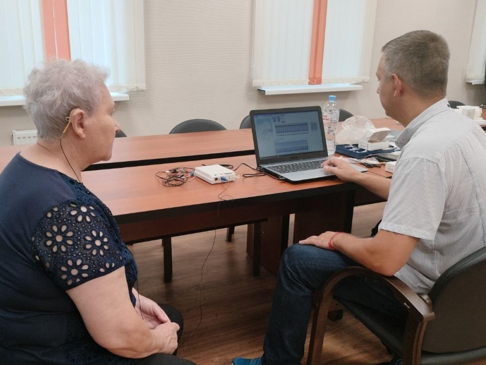 Жителям Сергиева Посада без инвалидности: как получить выплату до ₽63 тыс. на покупку слухового аппарата или протеза