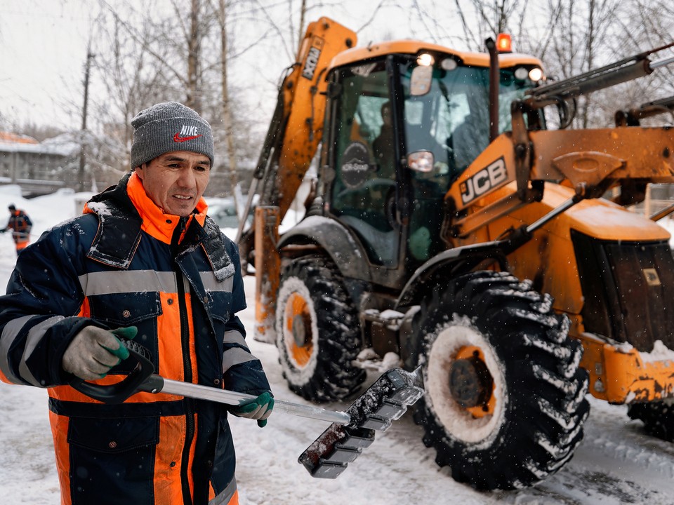 Скоро здесь будет чисто: по каким адресам в городе 22 января работают коммунальщики