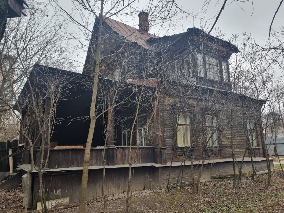 Не дача, а объект культурного наследия: в Мытищах выставили на продажу дом купца Перлова