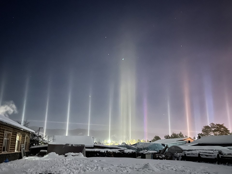 Светящиеся столбы в небе над Раменским - чудо или закономерность?