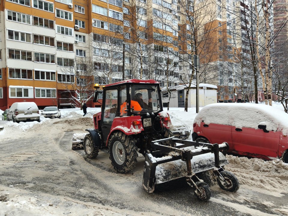 Коммунальщики ликвидируют следы «Френсиса» в поселке ВНИИССОК