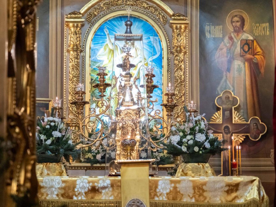 Жителей округа поздравили с Рождеством Христовым