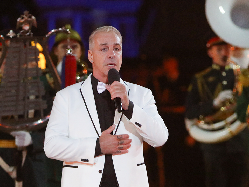 Солист Rammstein любит подмосковное пиво? Линдеманна сняли на видео с напитком