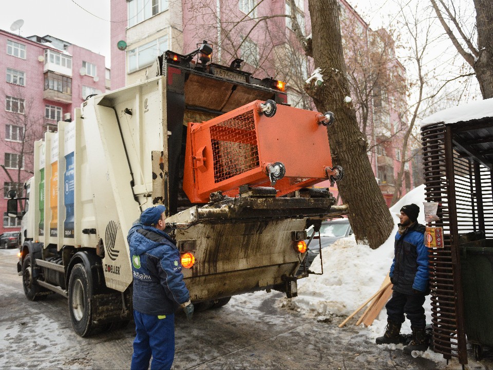 Проблему решили накануне праздника: в Сергиевом Посаде восстановили вывоз мусора на улице Маяковского