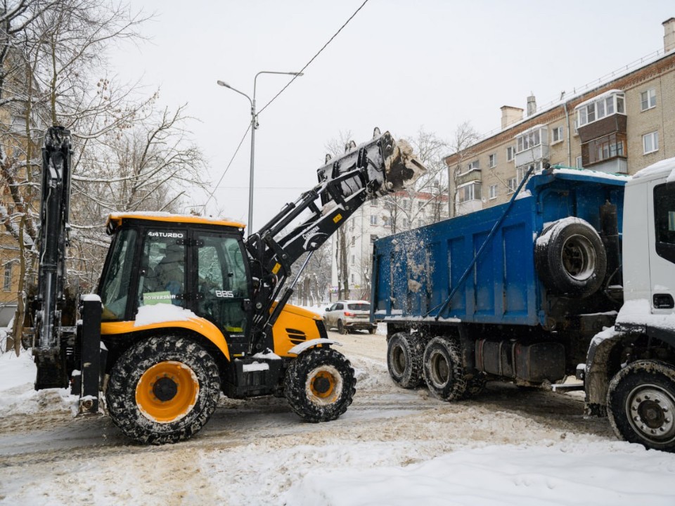 Стали известны адреса, где проведут комплексную уборку дворов 16 января