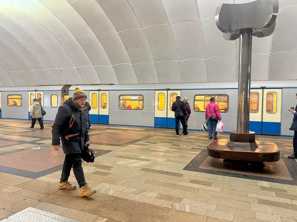 Бесплатная вода в метро: на «Комсомольской» начали тестировать новый автомат