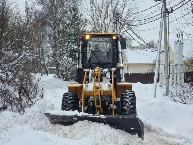 Теперь машины спокойно проезжают по узкой дороге: в Золотове устранили последствия мощного циклона