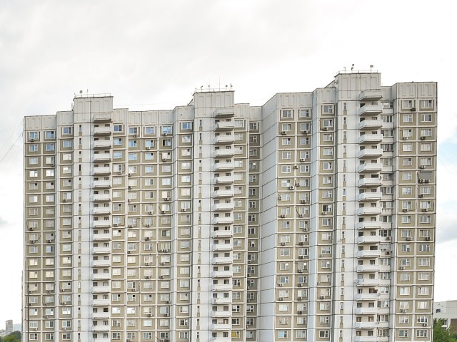 На краю крыши в гололед: опасная шалость подростков в Химках едва не обернулась трагедией