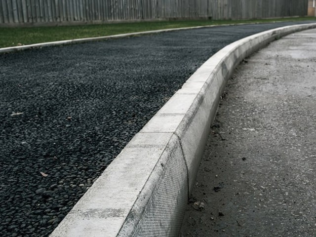 От детской площадки до банка: где в Серебряных Прудах появятся новые тротуары