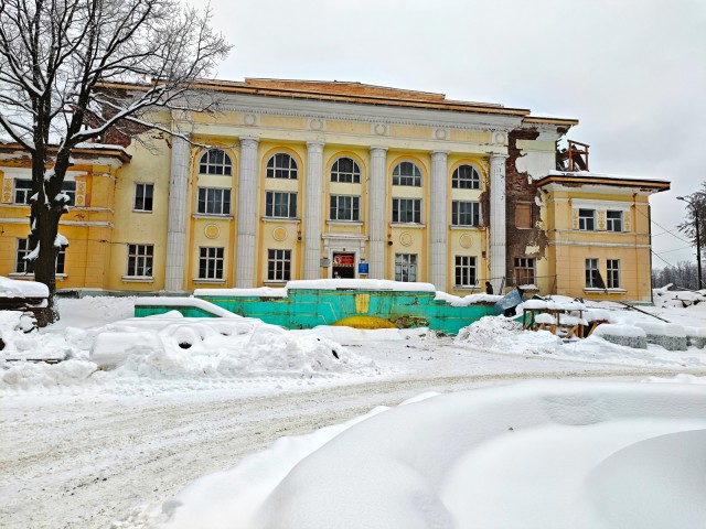 Две недели на разгон: как рабочие наверстывают график на главной стройке города