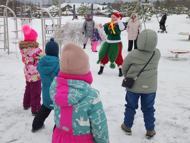 Гном Весельчак поздравил с Новым годом посетителей парка «Дулевский»