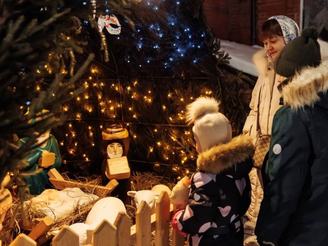 Тысячи воскресенцев пришли в храмы округа встретить Рождество