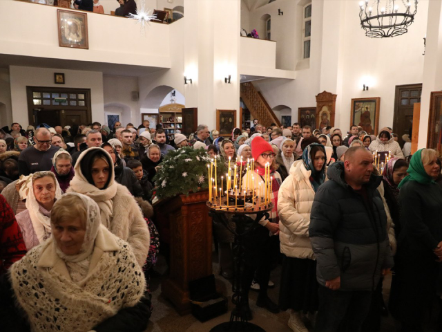 Тысячи верующих Долгопрудного встретили Рождество в храмах города