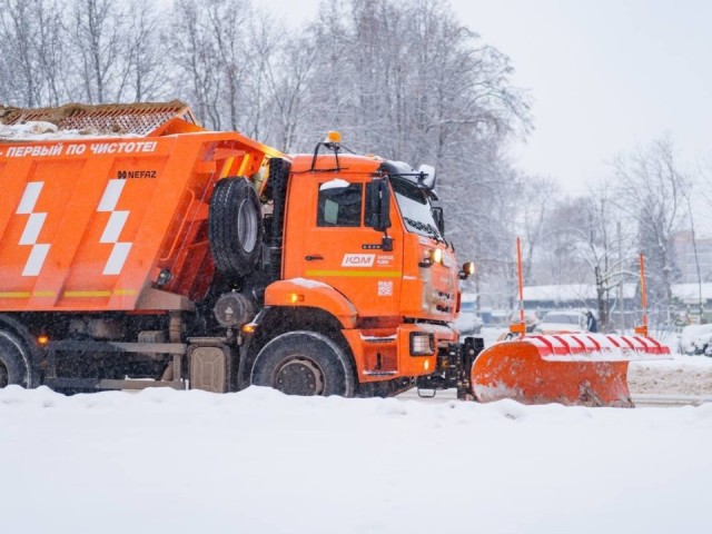 Круглосуточная уборка и тонны снега: как в Подмосковье справляются с самым сильным снегопадом этой зимы