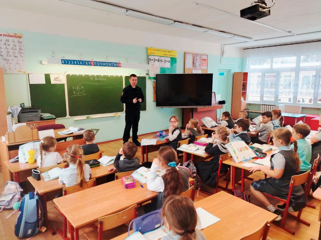 Зарайские автоинспекторы обучают школьников правилам дорожной безопасности