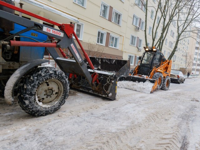 Стали известны адреса, где проведут комплексную уборку дворов от снега 23 января