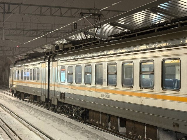 Кропотливая работа спасателей: на станции в Кашире из-под поезда спасли человека