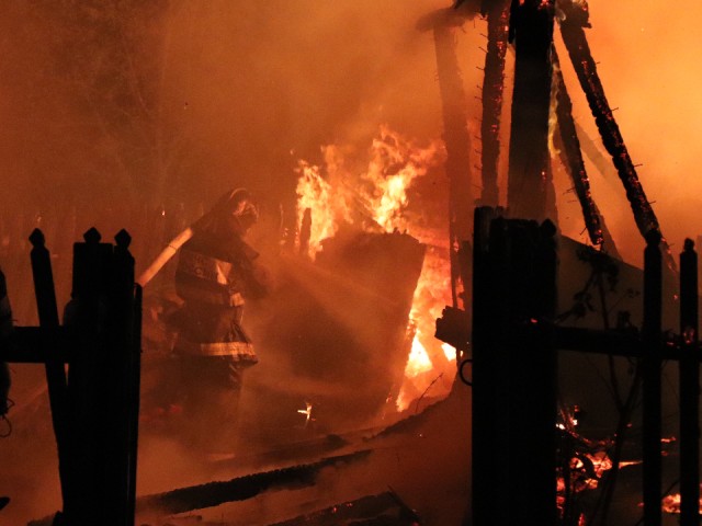 Пожарные ликвидировали возгорание в частном доме в Егорьевске