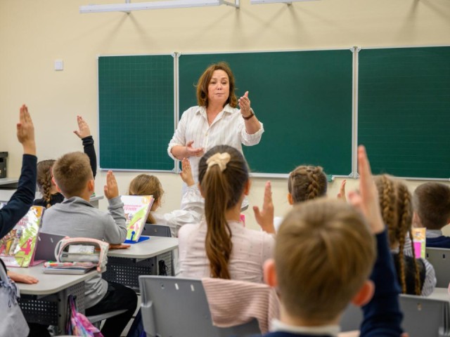 Миллион за переезд: к работе в школах Подмосковья приступили новые педагоги