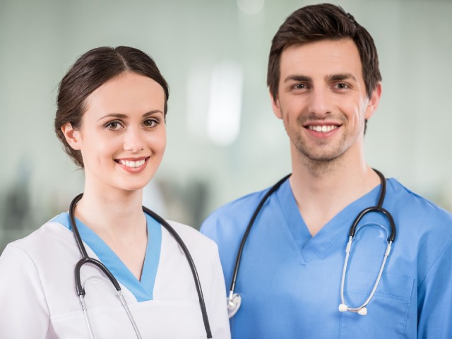 Выплата в ₽45 тыс. введена в Подмосковье для супругов-медиков