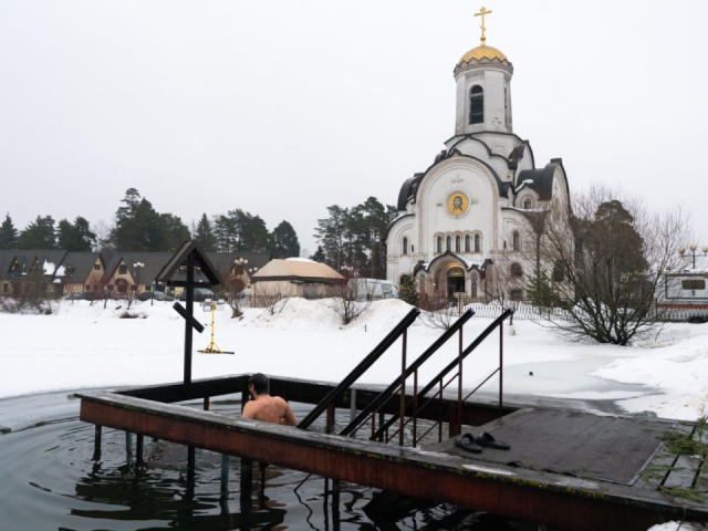 Советы от профи: парапловец из Фрязина объяснил, как подготовить тело к ледяной купели