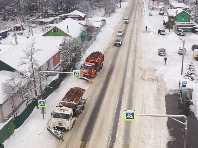 Элементы дорожной инфраструктуры Красногорска обновили и почистили: где уже исправили знаки и светофоры