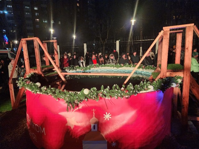 Крещенское купание без риска: что нужно знать перед погружением в прорубь и где окунуться в Лобне