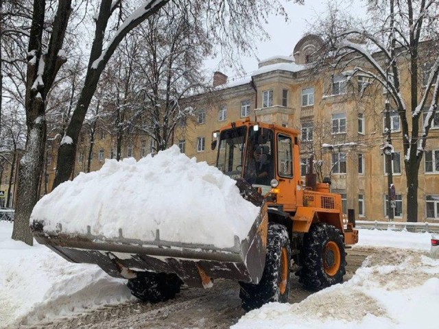 С шести утра и без выходных: как коммунальщики Ступина борются со снежным циклоном