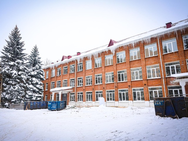 В третьем отделении лицея Менделеева сняли старую отделку, чтобы сделать ремонт